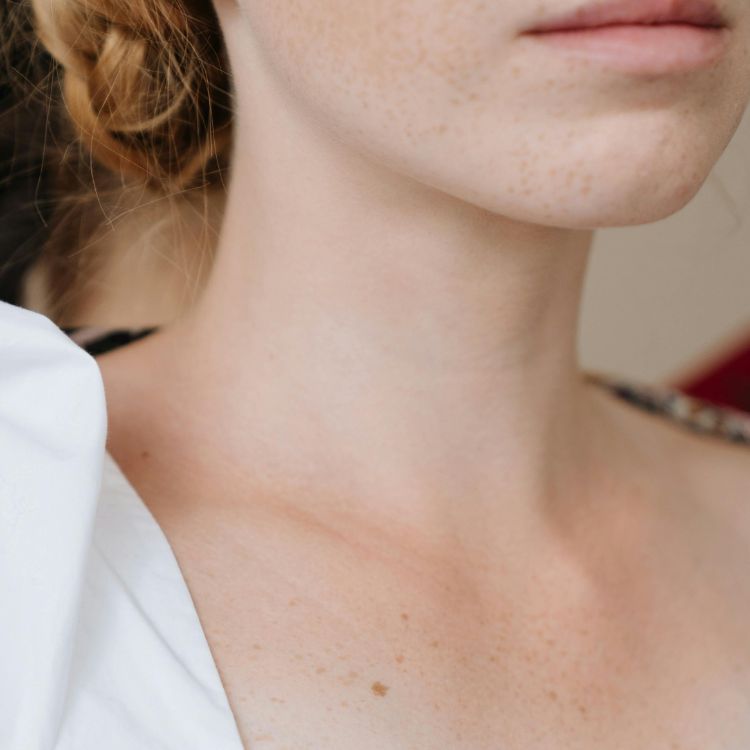 Benefits of Botulinum Toxin for Neck and Jawline Enhancement